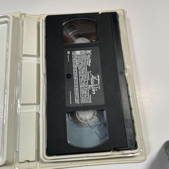 Disney Aladdin VHS - Picture 2 of 3
